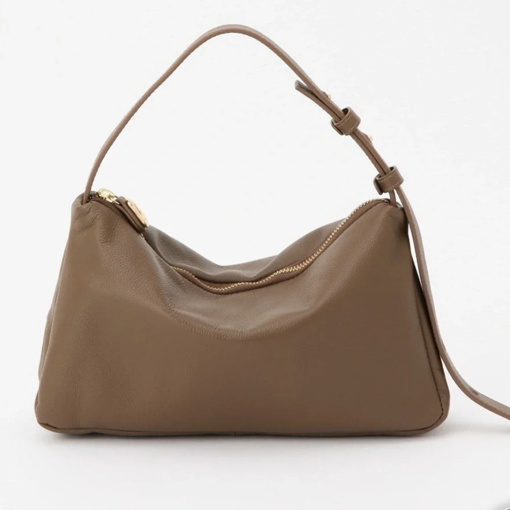 Elegant Brown Leather Shoulder Bag - Picture 4 of 8